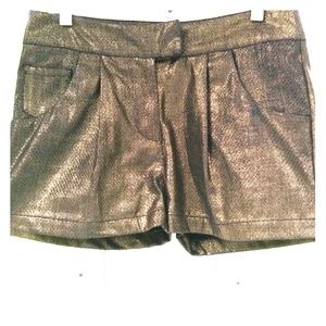 Smokin' gold pleated shorts